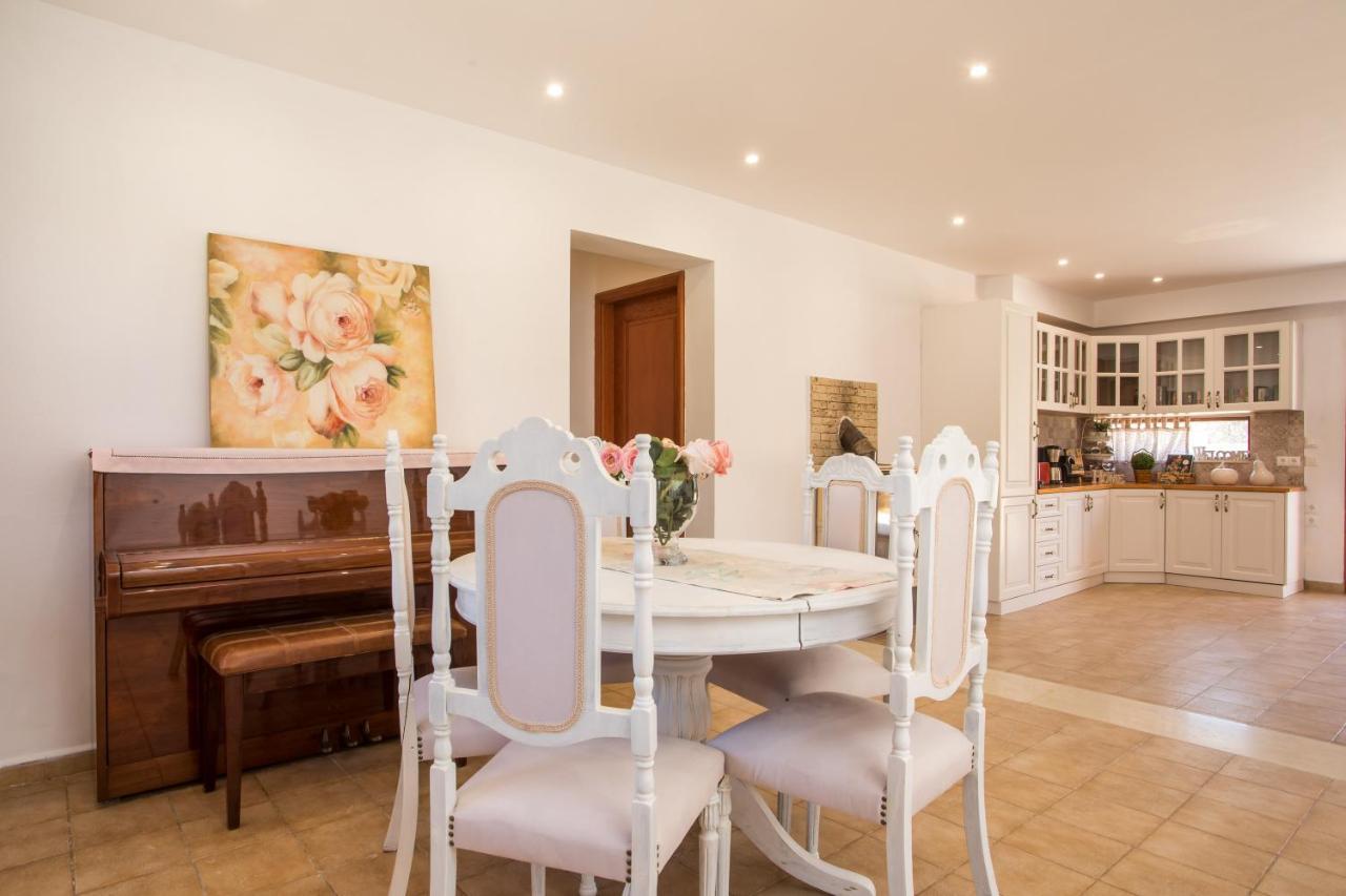 Emarmene With Private Pool Near Rhodes Town & Airport Vakantiehuis